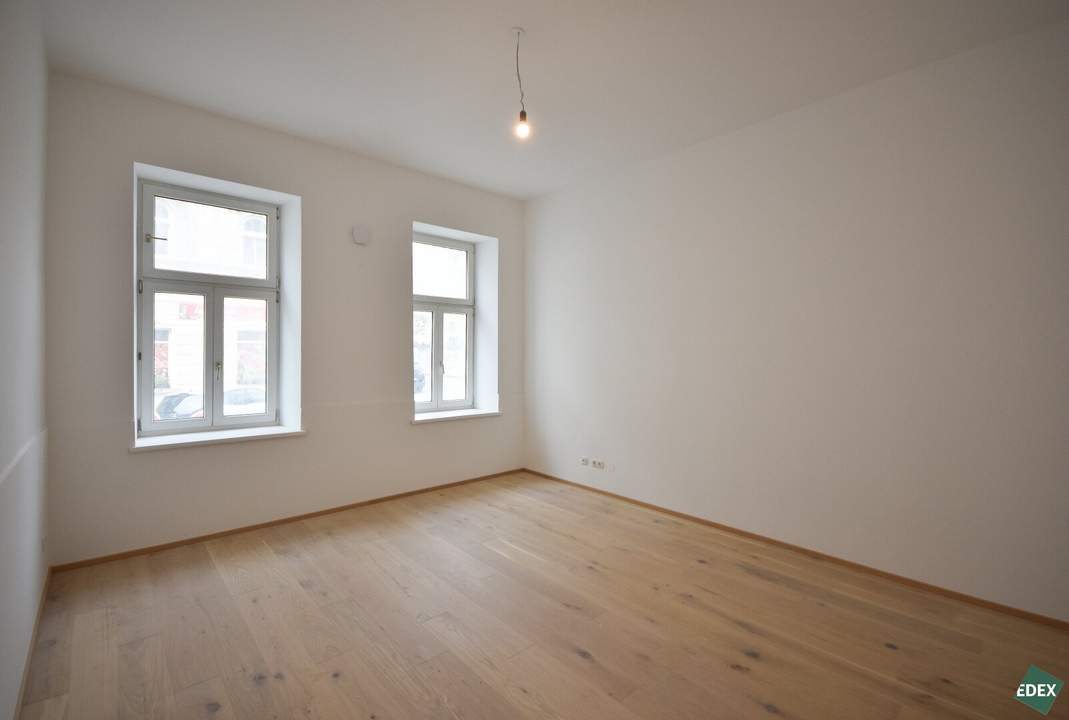 Spacious 2 Room Apartment with Park View