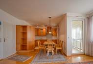 Sonnige 3-Zimmer Wohnung mit Blick ins Grüne, Loggia, Kellerraum und Tiefgaragenstellplatz.