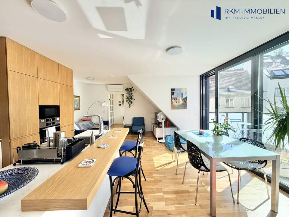 Helle 3-Zi DG-Wohnung mit 2 Terrassen im Herzen von 1020 Wien (nähe Augarten)