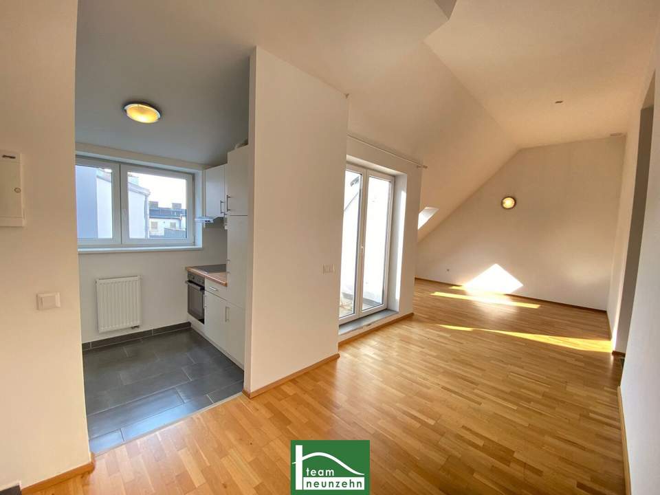 Moderne Dachgeschosswohnung mit großer Terrasse nahe Arthaberplatz in ruhiger Seitengasse! Hohe Decken und Traumbad mit Fenster