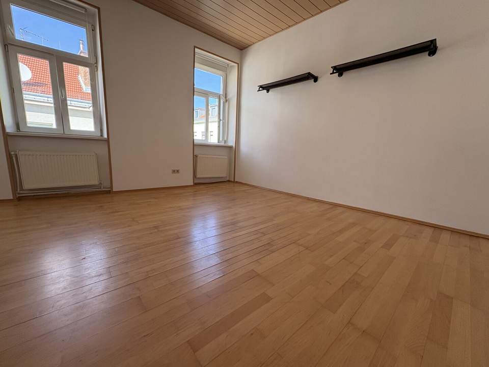 Anleger aufgepasst! Kompakte Altbauwohnung in ruhiger Seitenstraße mit hervorragender Infrastruktur