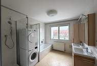 Klimatisierte Dachgeschosswohnung mit 4 Schlafzimmer und Garage // Air-conditioned attic apartment with 4 bedrooms and garage //