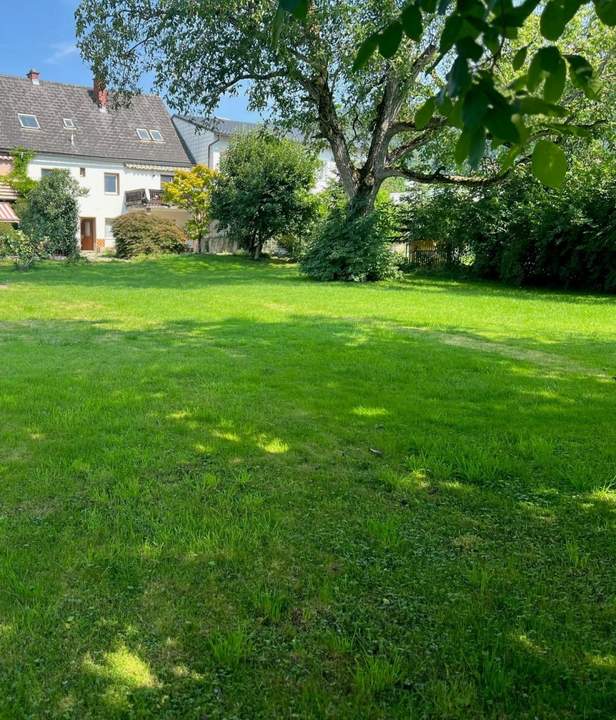 Großes Grundstück für Projektentwicklung mit sanierungsbedürftem Wohnhaus