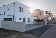 *NEUER PREIS* Lichtdurchfluteter Erstbezug in Theresienfeld - Garten und Garage inklusive !