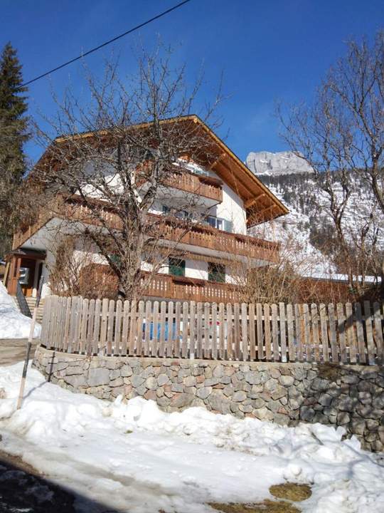 ALTAUSSEE mit Kupferdachl: Wohnung zum Renovieren + Balkon - Topaussicht See &amp; Berge