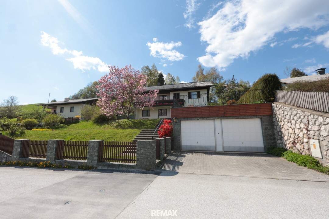 Gepflegtes Einfamilienhaus in ruhiger Lage mit Bergblick