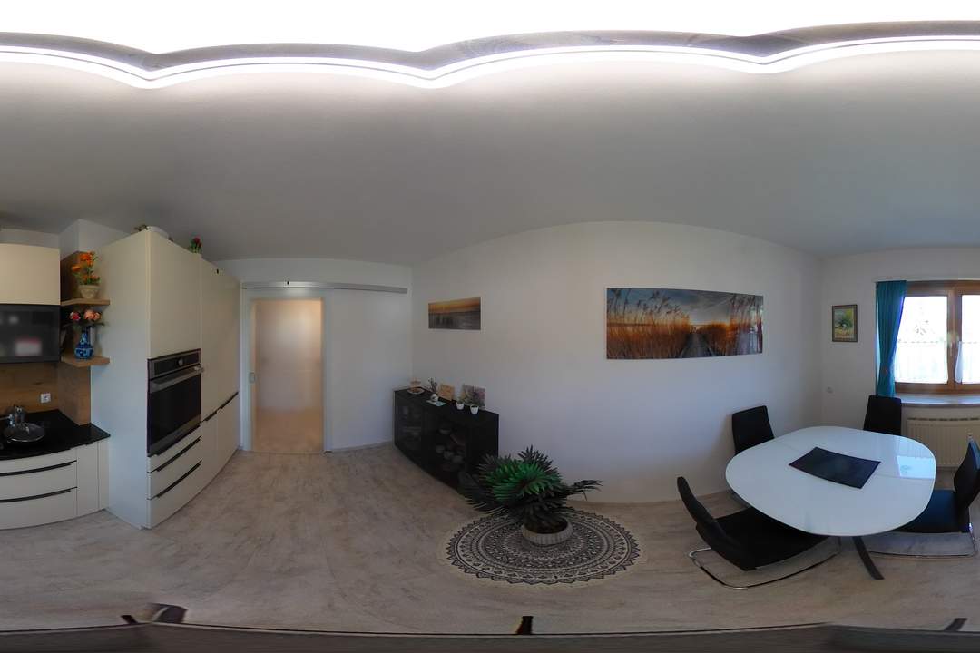 *** Hochwertig möbliert & top saniert: Stilvolle 74m²-Wohnung mit Loggia in ruhiger Lage + Carport ***