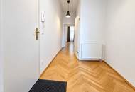 Sanierte 2-Zimmer Altbauwohnung mit Balkon