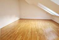 TERRASSENHIT, DACHGESCHOSS, 138 m2 Maisonette mit 45 m2 Terrasse, 3 Zimmer, Wohnküche, Wannenbad, Rembrandtstraße