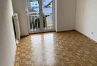 Hier wird hoher Wohnkomfort in ländlicher Gegend geboten! Hell und freundlich mit sonniger Loggia, viel Stauraum und kostenlosem Parkplatz direkt vor der Türe! Ab SOFORT verfügbar!
