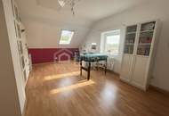 Wohnkomfort! Modernisiertes Einfamilienhaus auf Doppelgrundstück in Lassee, Garten, Carport &amp; Salzwasserpool!