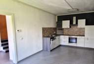 Wohnen im Zentrum samt Grünfläche: Einfamilienhaus mit Sanierungsbedarf