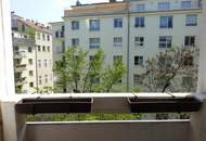 Garagenparkplatz im Haus, Akonti für Warmwasser, Heizung, Strom, Internet inkludiert: Wunderschöne, möblierte Wohnung mit einer schönen Loggia!