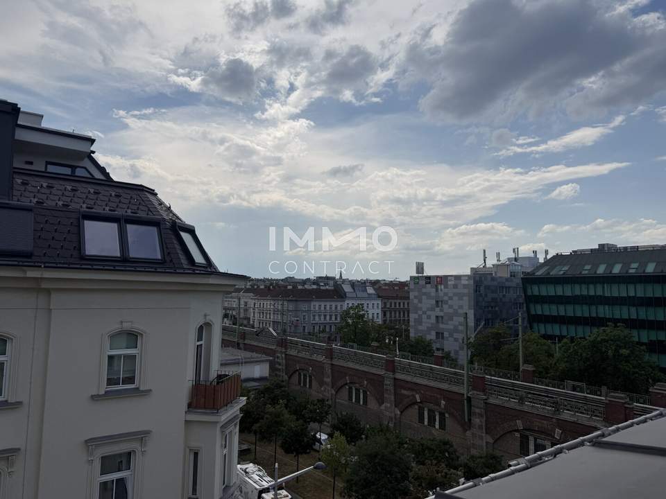 DACHGESCHOSSWOHNUNG MIT WEITBLICK! Säulengasse 26/23
