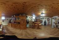 *ORTSRANDLAGE:* Wohnhaus mit sehr schönem, ebenen Garten und großzügigem Grundstück.