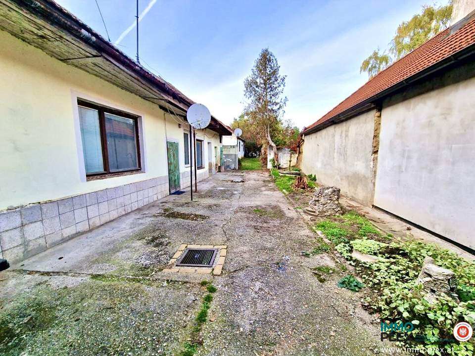 Einfamilienhaus in Ruhelage mit 4 Zimmer und Schuppen auf großem Grundstück, sanierungsbedürftig, zu kaufen!