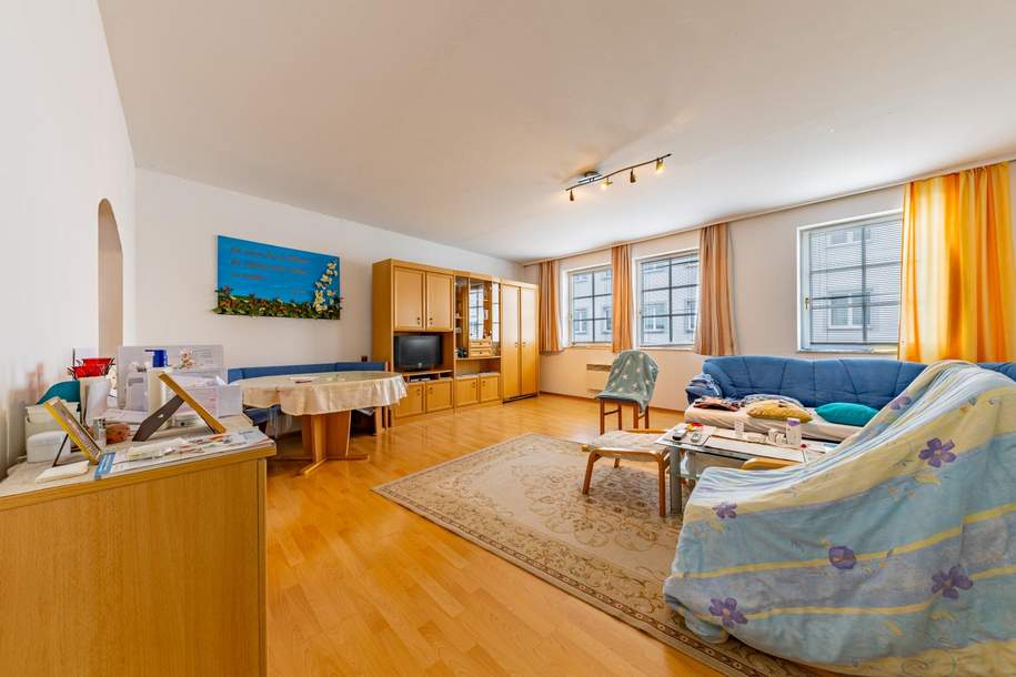 WOHNEN IM ZENTRUM! GERÄUMIGE 2 ZIMMER WOHNUNG MIT 81 m² WOHNFLÄCHE!, Wohnung-kauf, 215.000,€, 2020 Hollabrunn