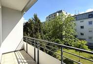 Ruhige, top-gepflegte Neubauwohnung! Große Loggia! Grünblick! Saniertes Haus!
