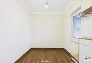 Stilvolle Villa mit gepflegtem Garten und großzügiger Garage