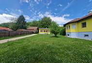 ZWEI WOHNHÄUSER - TRAUMHAFTER BUNGALOW UND KLEINES SOMMERHAUS SAMT PARKÄHNLICHEM GARTEN MIT HERRLICHEM ALTBAUMBESTAND