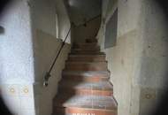 Stark sanierungsbedürftiges STADTWOHNHAUS am Ortskai, mit genehmigtem Umbauplan!!