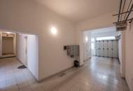 ++AIRBNB++ Unlock the Potential – 3-Room Period Apartment to Make Your Own
