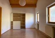 Großzügiges Einfamilienhaus in zentraler und idyllischer Waldrandlage