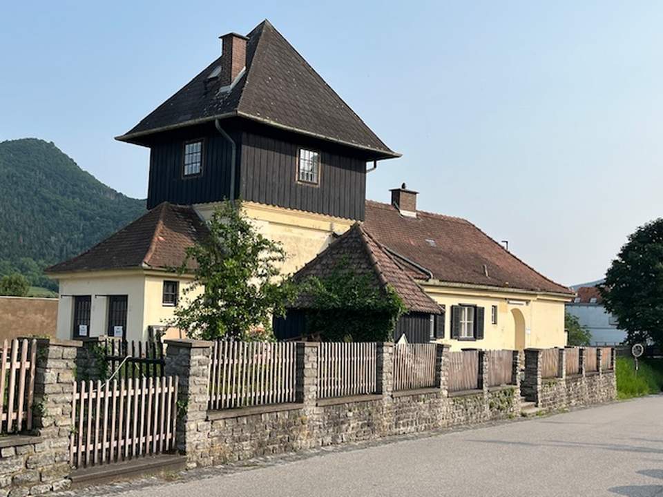 einmalige sensationelle Lage in Spitz (Wachau): Einfamilienhaus / 2 Ferienwohnungen