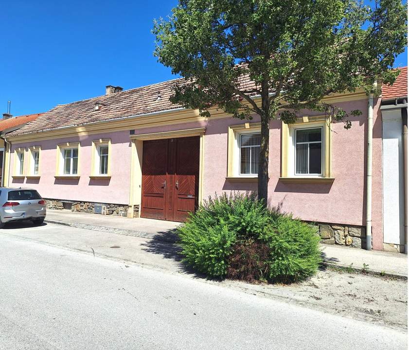 Großzügiges Bauernhaus mit 2 Stadeln, Kammern und Stallungen