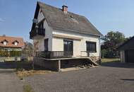 Älteres Wohnhaus mit freistehender Garage samt Nebenraum und Garten in Ruhelage