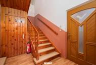 Ein-/Zweifamilienhaus mit Nebengebäuden, Garage und Innenhof