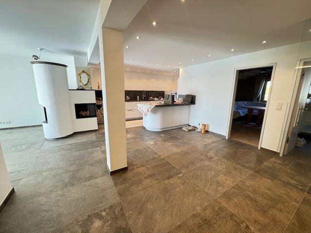 Stilvoll wohnen: Hochwertig sanierte 4-Zimmer-Wohnung mit Charme