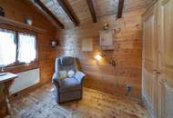 „Wohnen im Einklang mit der Natur – Stilvolles Holzhaus in traumhafter Ruhelage auf unverbaubarem Grundstück“