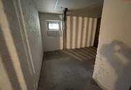Modernisiert - hochwertig - durchdacht: diese 2,5-Zimmer Wohnung in hervorragender Lage überzeugt mit stilvoller Sanierung, ebenerdiger Dusche, hochwertigen Böden und viel Stauraum im großzügigen Kellerabteil - perfekt für Paare oder kleine Familien!