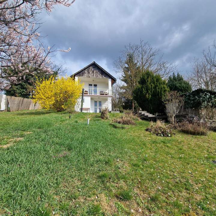 Haus mit Nebengebäude - Sauna in traumhafter Aussichtslage – mit Potenzial zur Verwirklichung Ihrer Wohnträume in Ungarn nur 1 Std vom Balaton