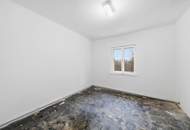 Erstbezug nach Renovierung (EG) und 26.849 m² Land (Tierhaltung erlaubt) !