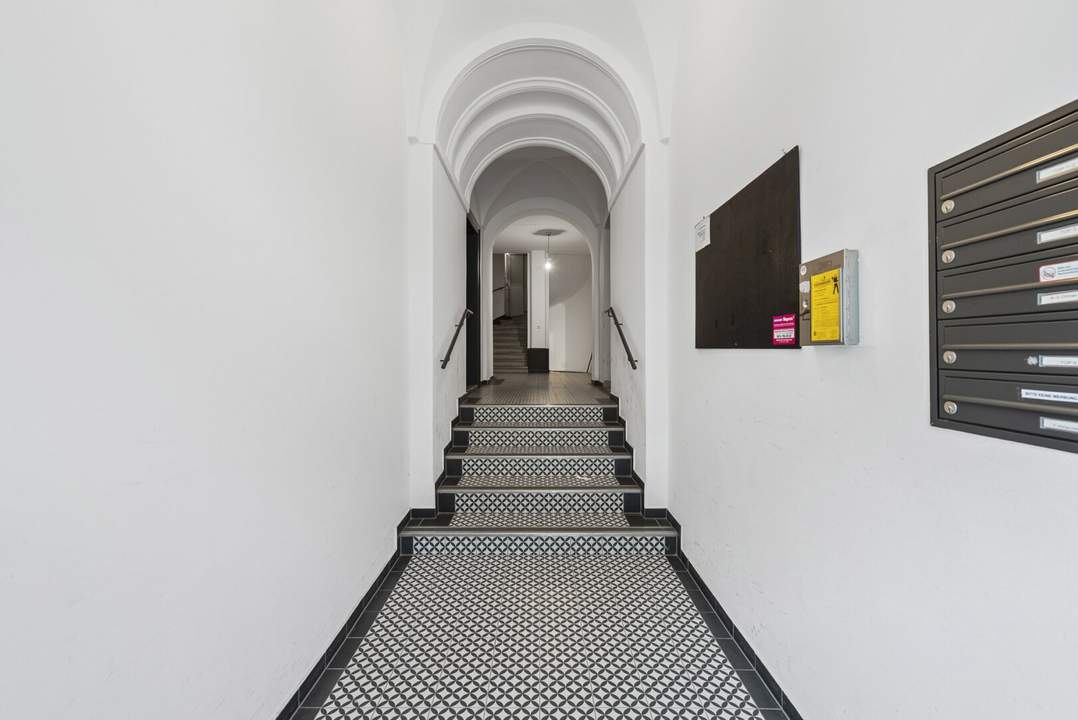 Stilvolle Dachgeschoßwohnung auf zwei Ebenen mit Außenflächen im begehrten 18. Wiener Gemeindebezirk