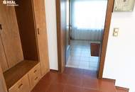 Schöne, ruhige Liegenschaft in guter Nachbarschaft - 145m² Wfl., 4,5 Zi., Doppelgarage, Carport, Keller und Pool!