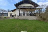 Einfamilienhaus mit Pool und großem Grundstück