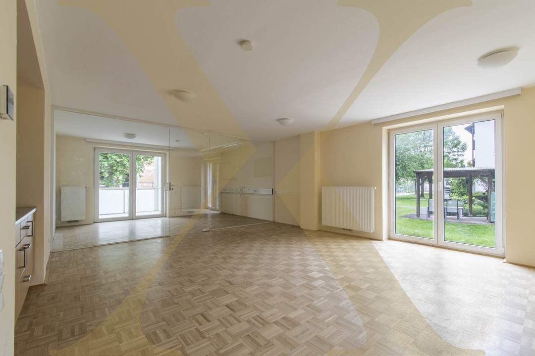 3 MONATE MIETFREI! Helle Büro-/Praxisfläche mit Loggia und Küche in Laakirchen zu vermieten!