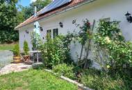 Sehr liebevoll und stilvoll saniertes Bauernhaus mit zwei Ferienappartements
