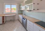 Helle Dachgeschosswohnung mit 3 Schlafzimmern, Kamin &amp; Dachterrasse