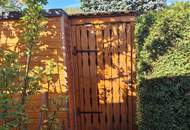 GANZJÄHRIG BEWOHNBAR!!!Pflegeleichter Garten mit Pool, Vollholzhaus Lärche wird verkauft!