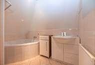 Traumhafte Altbauvilla mit Einliegerwohnung und großem Garten in Badennähe