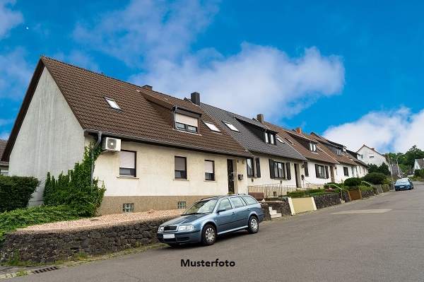 Renovierungs-/Sanierungsprojekt: Stark vernachlässigtes EFH-Reihenhausanteil wartet auf neues Leben