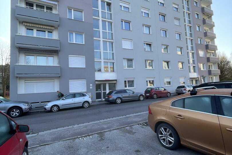 Generalsanierte Wohnung: Ein besonderes Schätzchen durch die Balkontür in den allgemeinen Innenhof! 2-Raum-Wohnung mit Parkplatz!, Wohnung-miete, 710,81,€, 4020 Linz(Stadt)