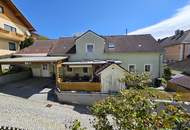 Kleines Markthaus mit Carport und kleinem Garten
