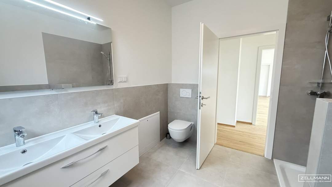 „Licht. Ruhe. Mauer. – Exklusive Dachgeschosswohnung mit uneinsichtiger Terrasse“ | ZELLMANN IMMOBILIEN