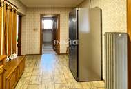 Wohnhaus und vier Bauparzellen