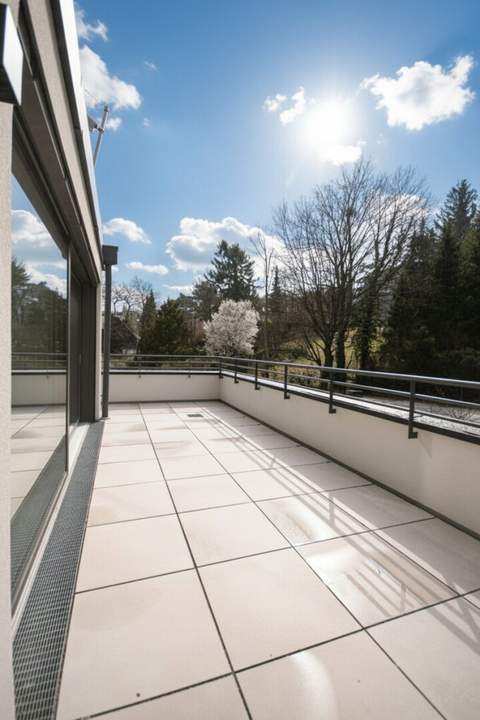 EXQUISITE DACHTERRASSEN-WOHNUNG MIT BLICK ÜBER DIE STADT SOWIE AUF DIE WEINBERGE